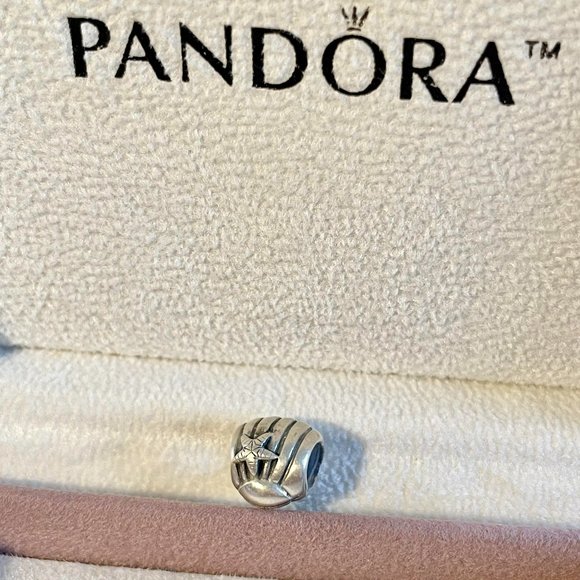 PANDORA 👑 Moments, Seashell Charm - Picture 1 of 1